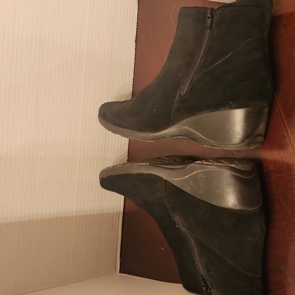 Clarks Boots Size 10 Black Suede Ankle Bootie - Picture 5 of 13